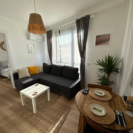 House Of Spring Apartment